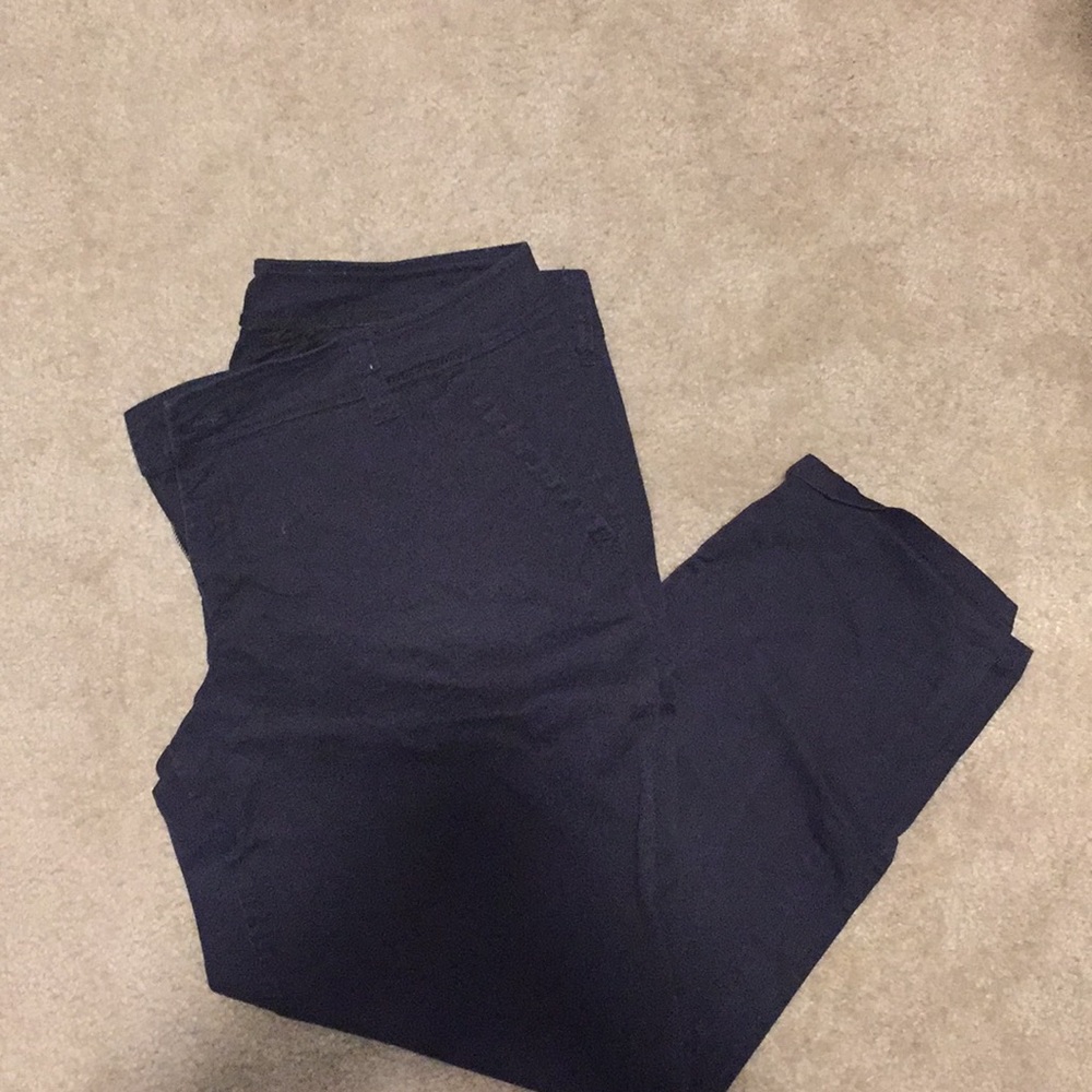 Liz Claiborne Navy Blue Capri size 14
